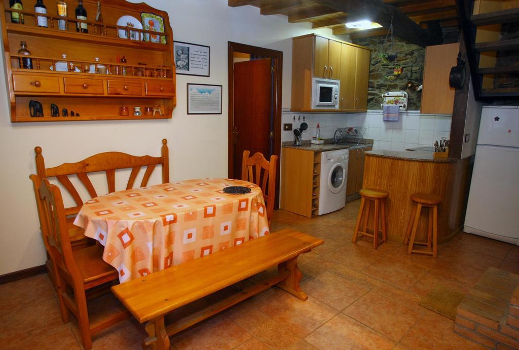Casa De Abril 1 Guest House San Cristobal de Valdueza Ngoại thất bức ảnh